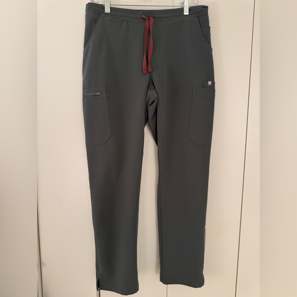 Figs Women’s Cargo Scrub Pants